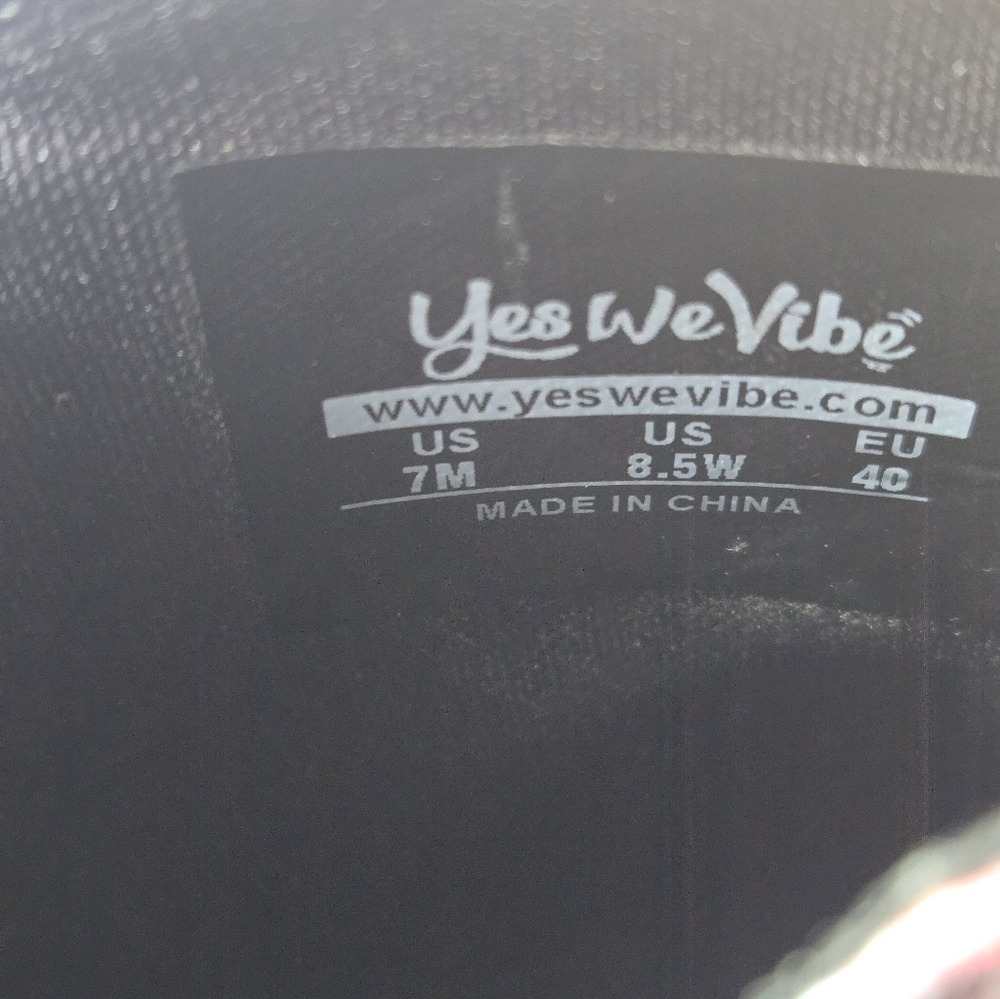 Vibrant YES WE VIBE Mandela/ Peace Sign Boots - Picture 4 of 4